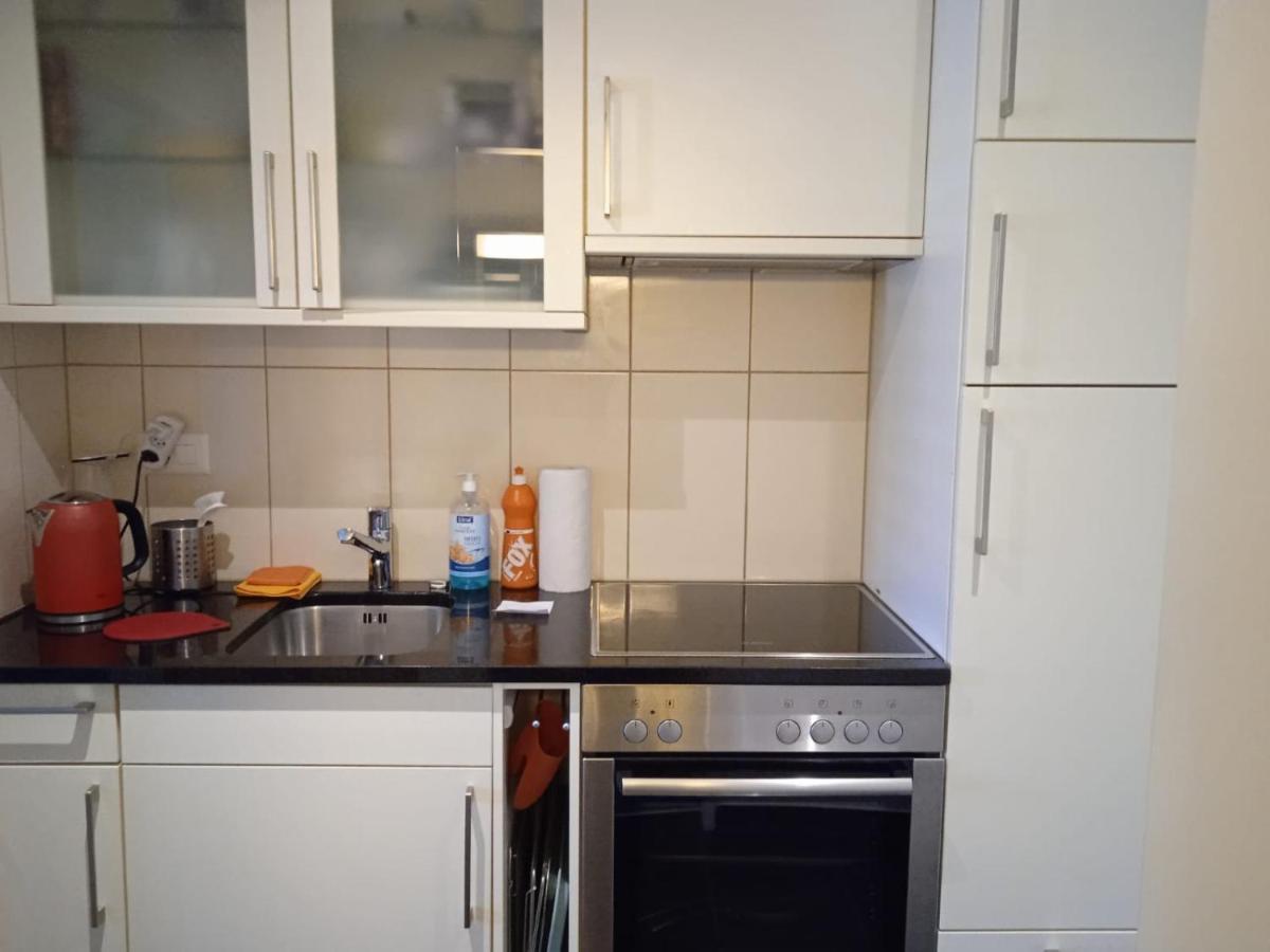 Studio Flat In The Heart Of Zug, Ideal For Solo Travellers Apartment Bagian luar foto