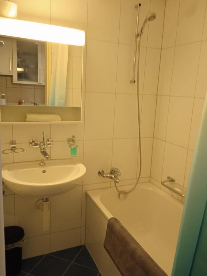 Studio Flat In The Heart Of Zug, Ideal For Solo Travellers Apartment Bagian luar foto